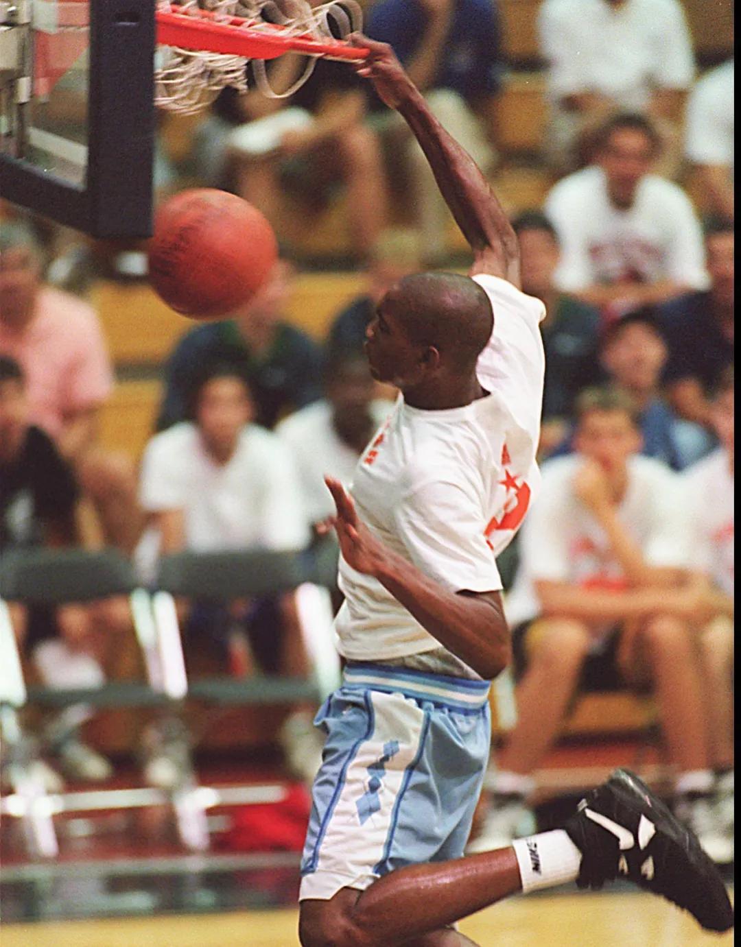 第22个赛季致敬文斯卡特,20122013赛季的文斯卡特表现怎么样