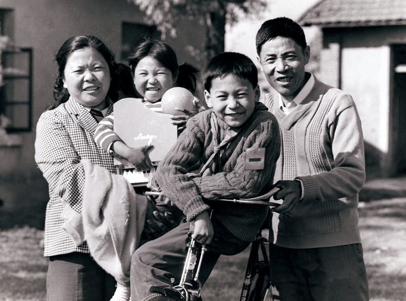 一个摄影记者和一户人家的70年