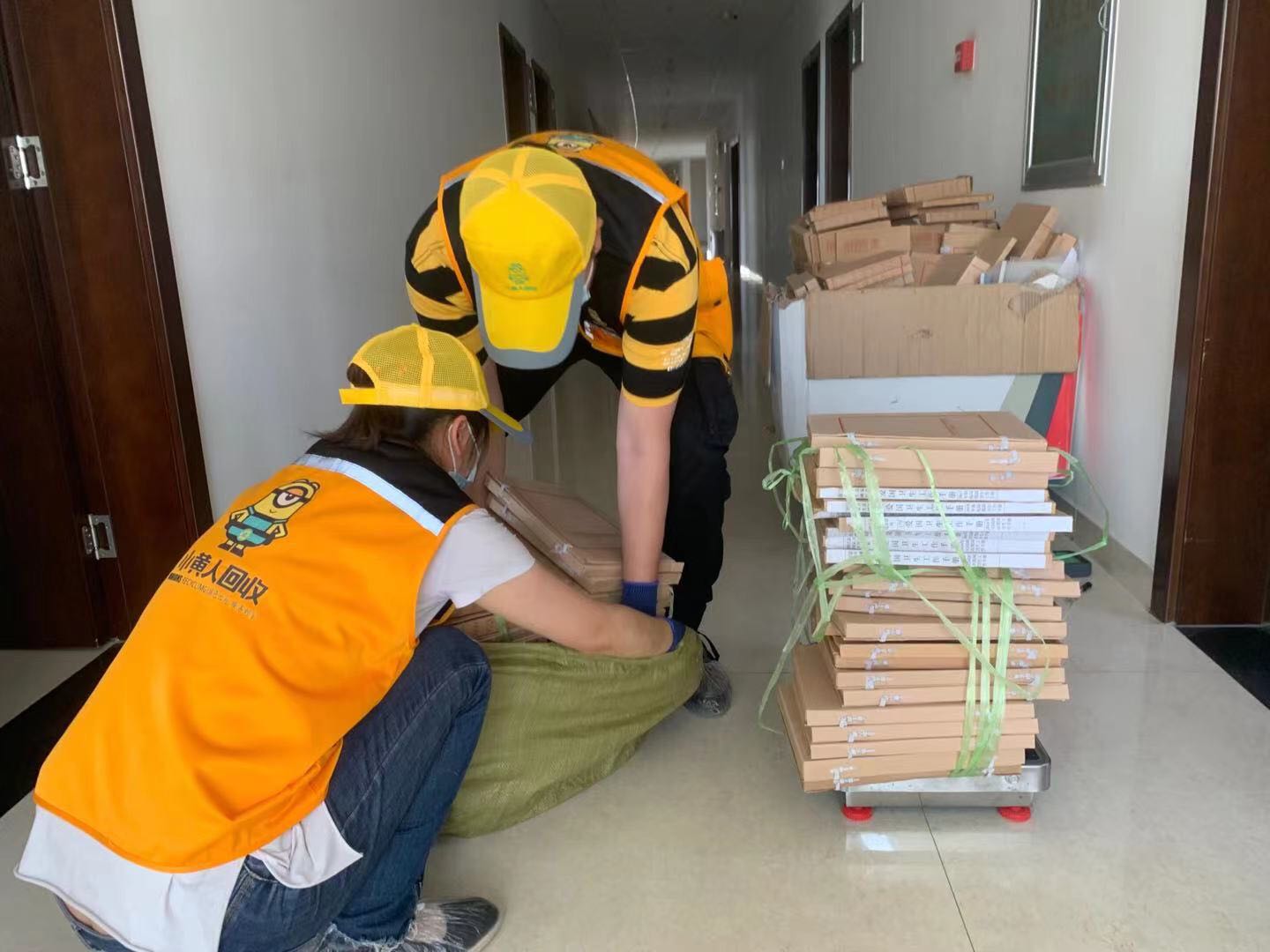 90后收废品的小伙子月入五万,90后收废品人赚钱养家的心声