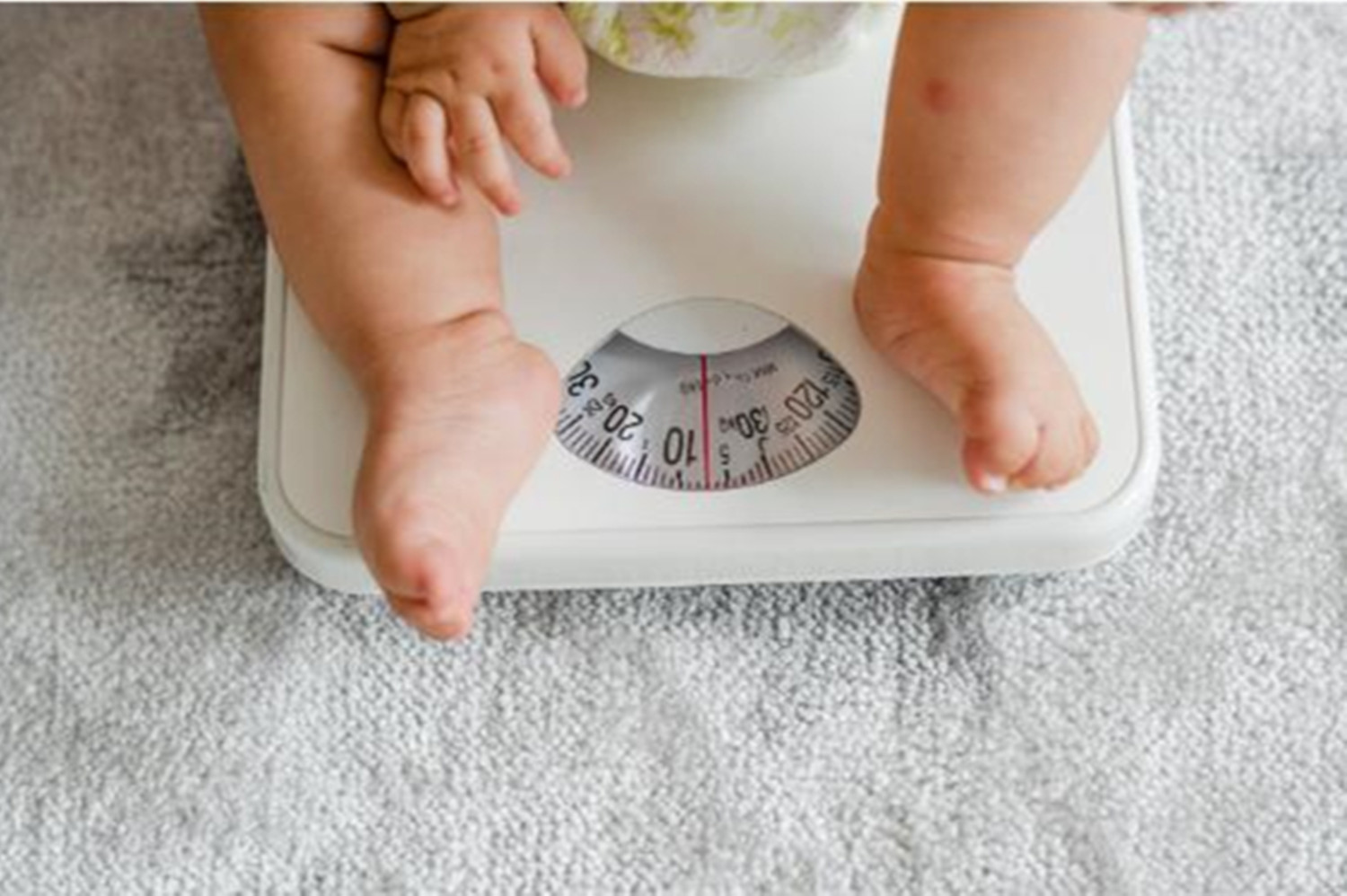 判断母乳吃了多少量,判断母乳能否让宝宝吃饱