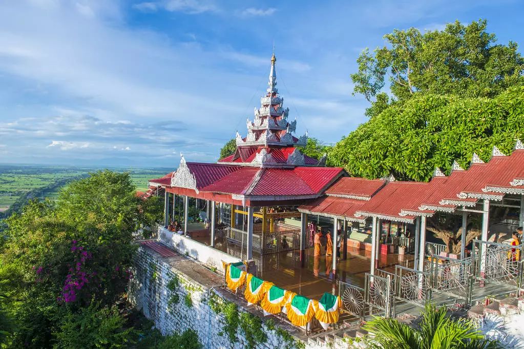 这个地方被称为“佛教之都”，随处可见寺庙，美出新高度