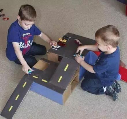 旧鞋盒做玩具,旧鞋盒子怎么做手工玩具