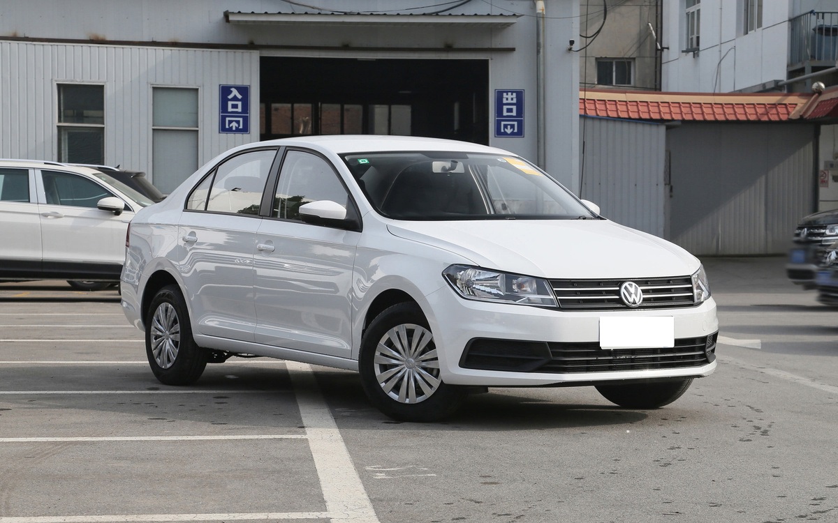 新款桑塔纳两三万公里得多少钱,皮实省油耐造的家轿桑塔纳