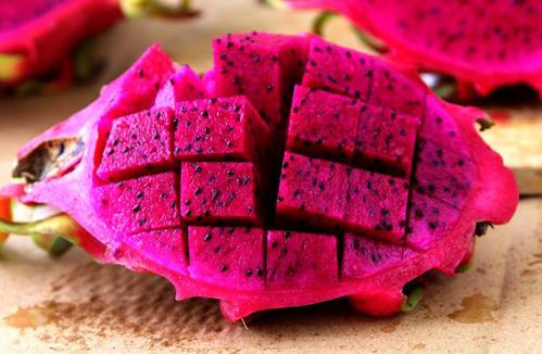 火龙果甜不甜看着就知道了,如何判断火龙果甜不甜