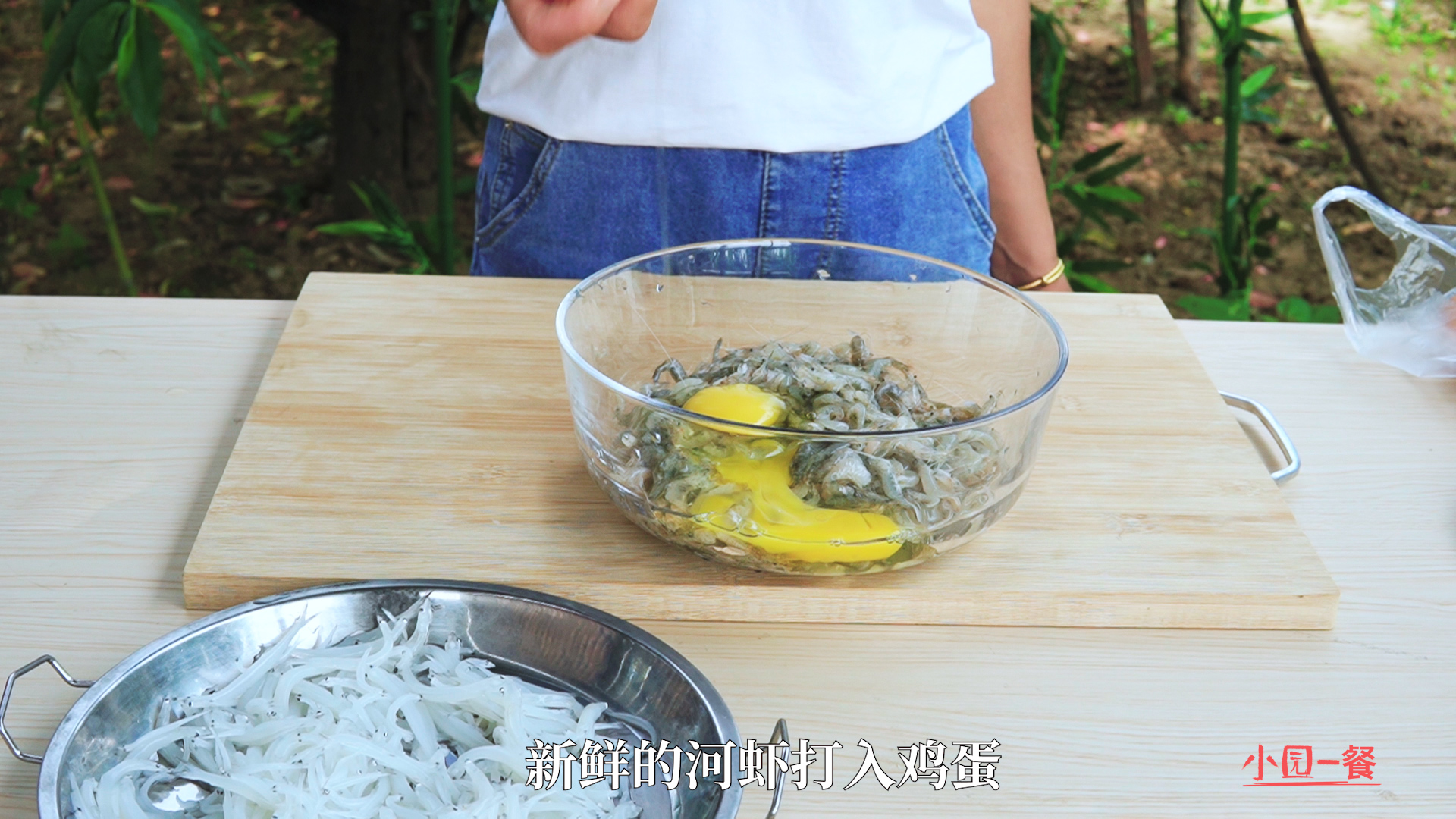 淅川县特色美食炸河虾银鱼,油炸小鱼虾怎么做好吃