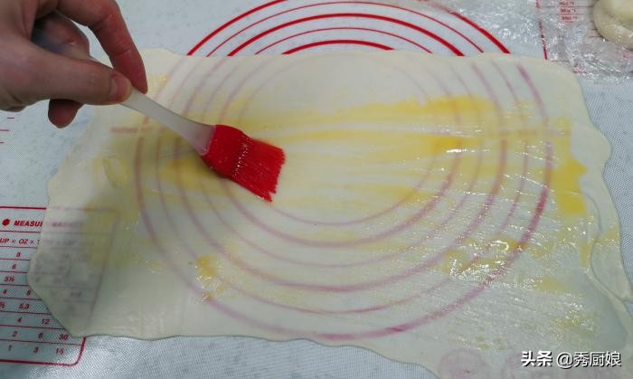 烙饼时，有人抹油，有人烫面，老面点师傅：都不对，教你正确做法