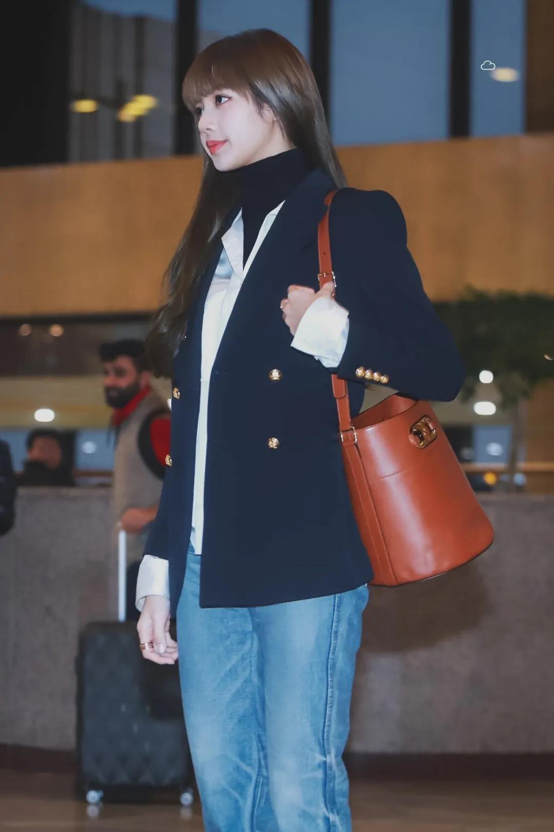 周雨彤的穿搭白衬衫,周雨彤刘雯钟楚曦