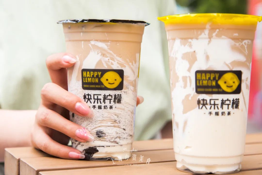 网红饮料喝起来,中药奶茶网红饮品