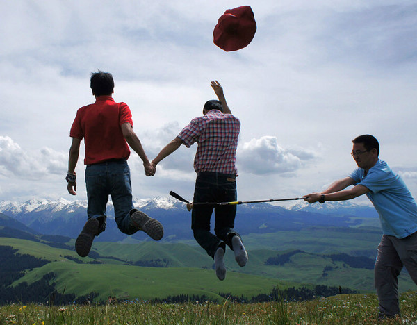 六月底的伊犁雪山,5月的伊犁草原