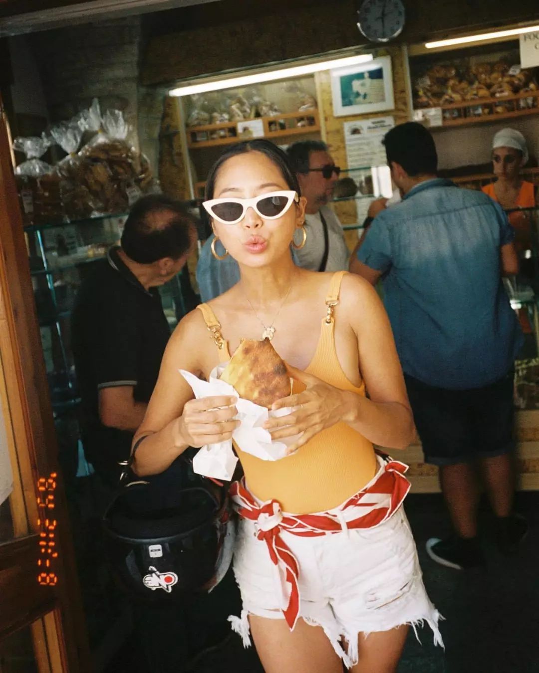 我太太太难了！项链戴在脖子上还做错了？