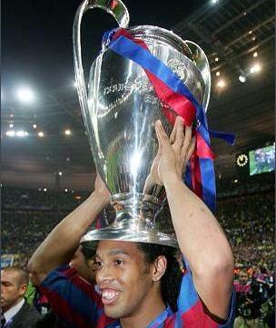 世界足坛第一人小罗,小罗从球王变囚王