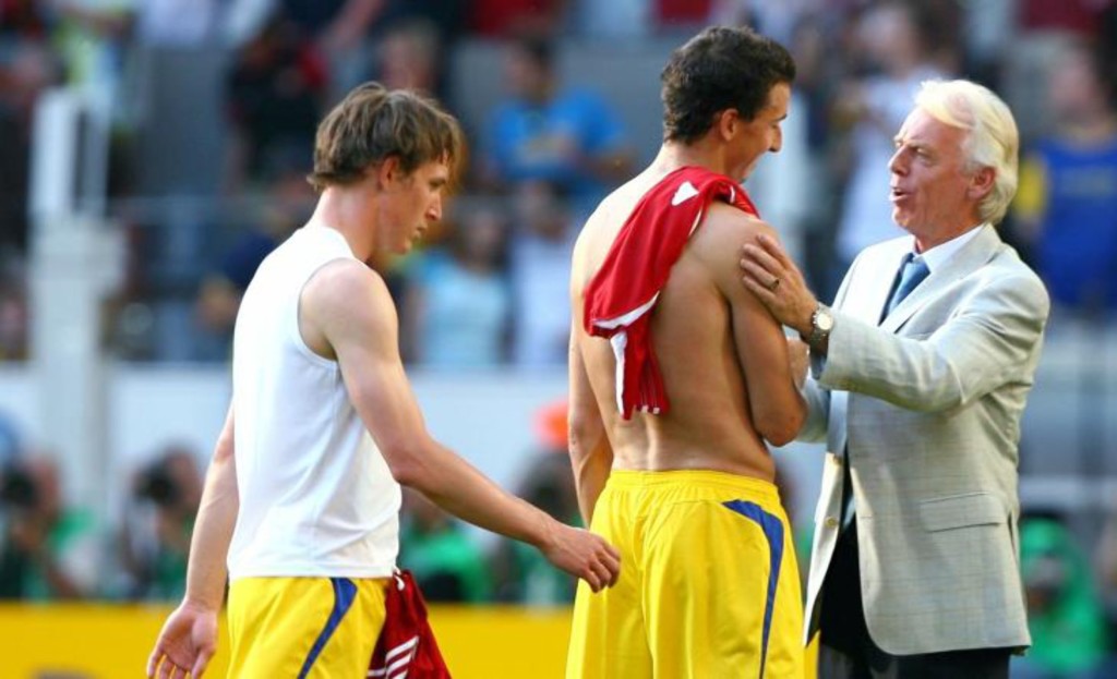 浼婂竷鑷紶浠嬬粛,浼婂竷涓汉鑷紶