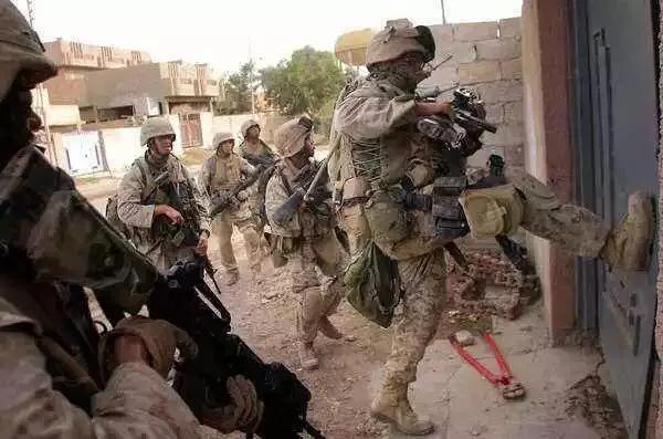 身中数枪不死的视频,身中八枪奇迹生还