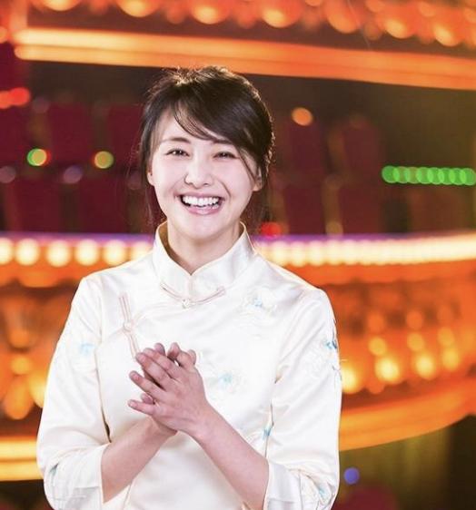 明星为何不除皱纹，热巴捧场纹好重，郑爽木偶纹完全不对称