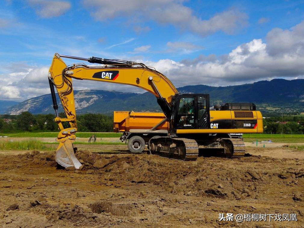 2017年几个山东人到内蒙古盗墓，租用一台挖掘机，称是“挖沙子”