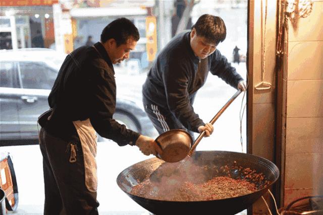 太原老字号火锅店,成都网红店排队4000多桌