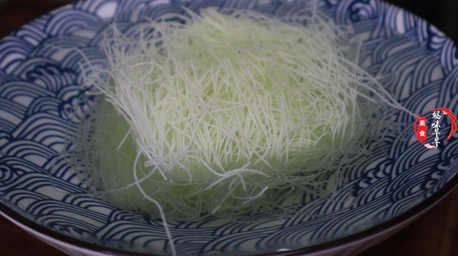 干米粉冷水泡发技巧,湿米粉怎么炒好吃不碎不粘锅