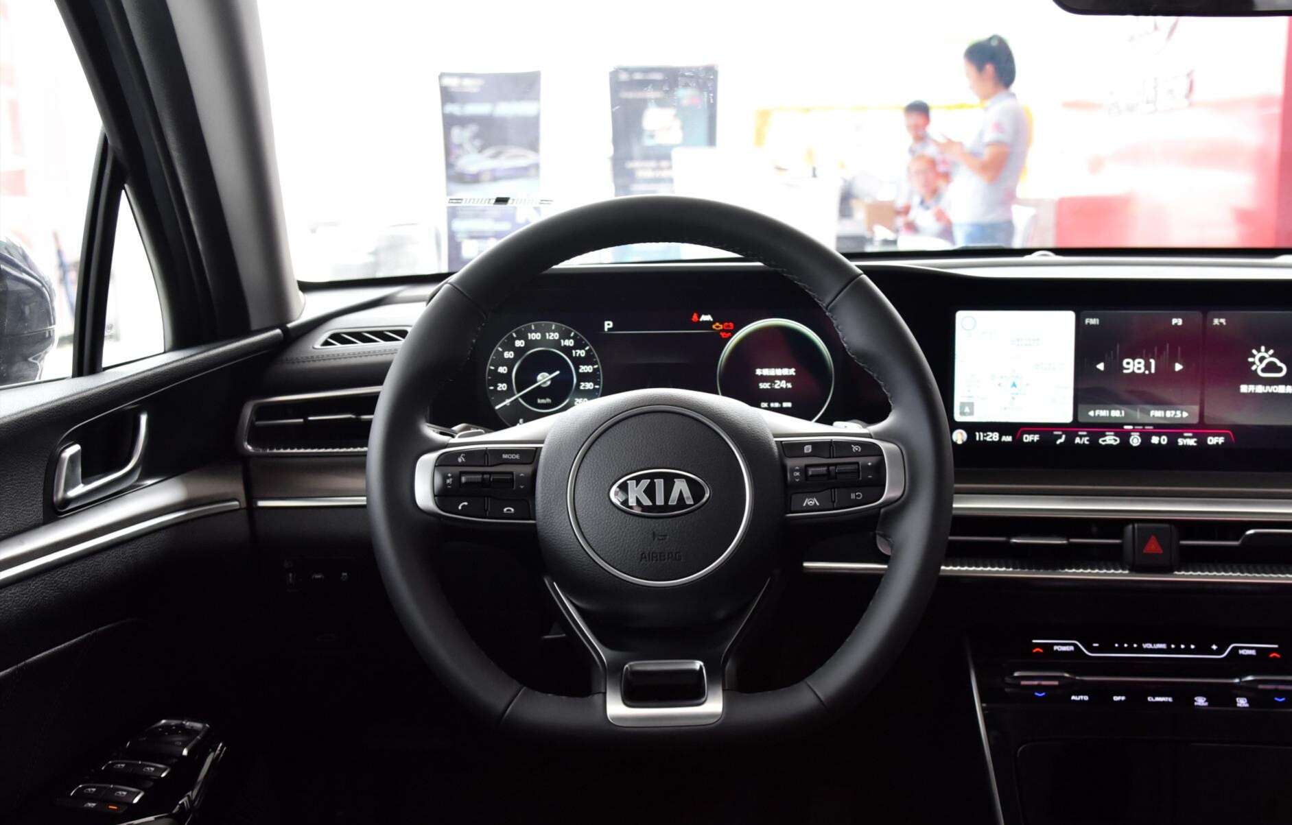 最新款起亚k5最低配,雅阁与起亚k5