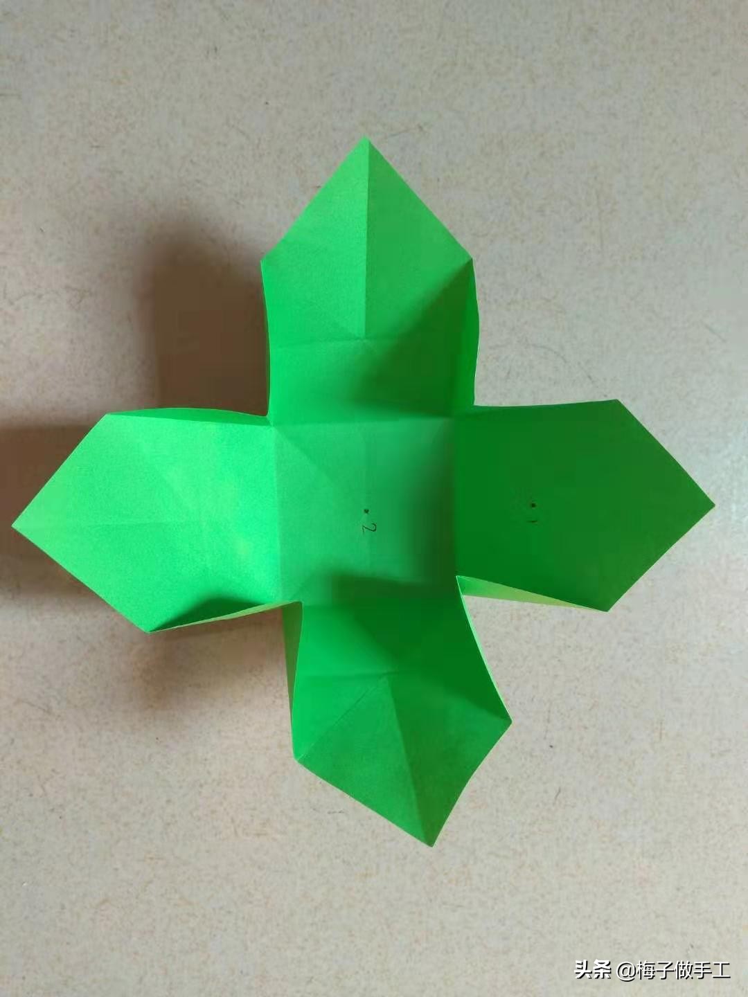 折纸玫瑰怎么折又简单又漂亮,海绵纸折玫瑰花的步骤图解