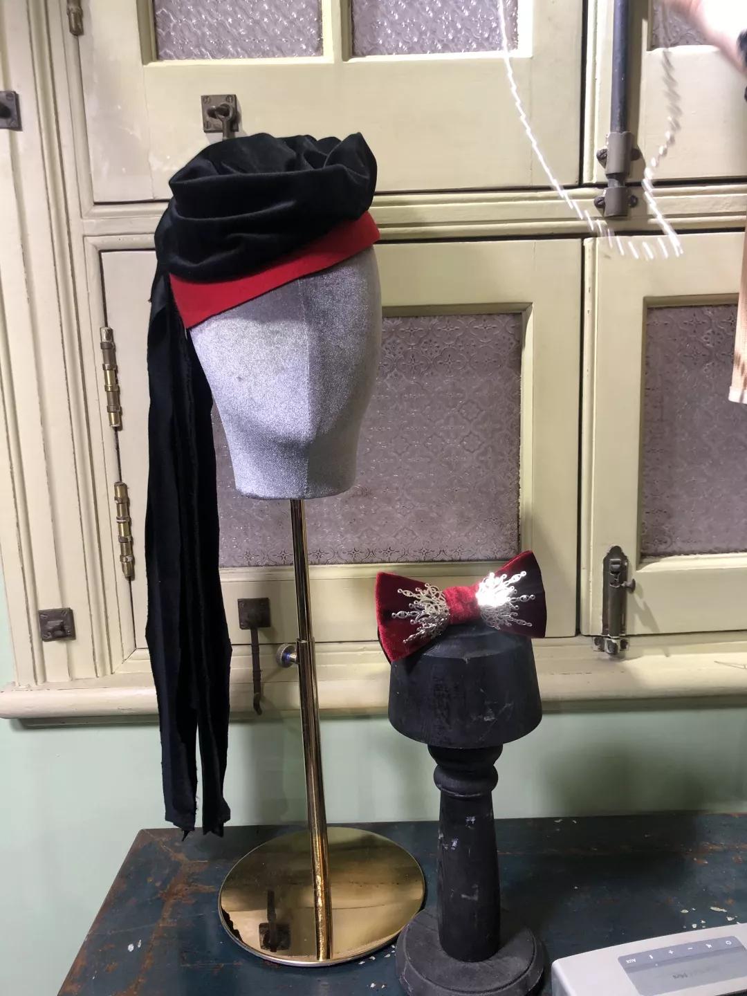 专访|“头大戴不下”怎么办？帽匠设计师Coco跟你聊帽子的学问