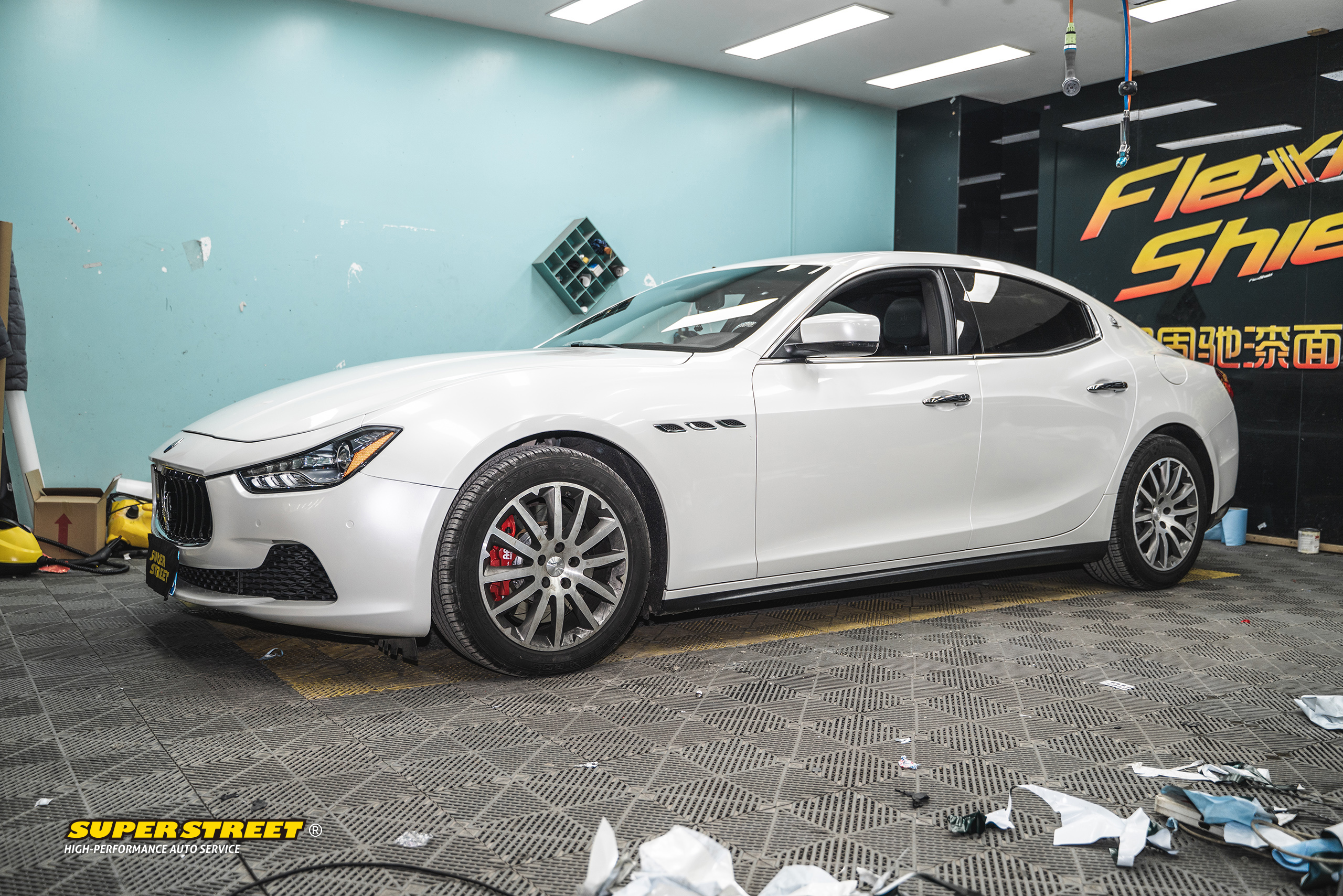 玛莎拉蒂吉博力汽车贴膜改色,superstreet改装