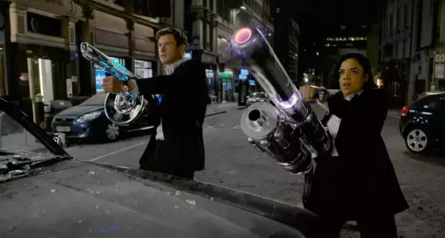 黑衣人4全球追缉双子星人完整片,黑衣人全球追缉双子星人精彩片段