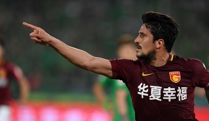 足球报谈洛国富,洛国富踢世预赛