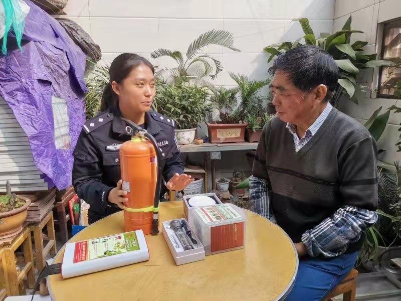 民警黄玮：用心绣绘平安社区