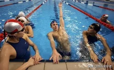 仰泳蹬腿如何不呛水,仰泳转身才不会呛水