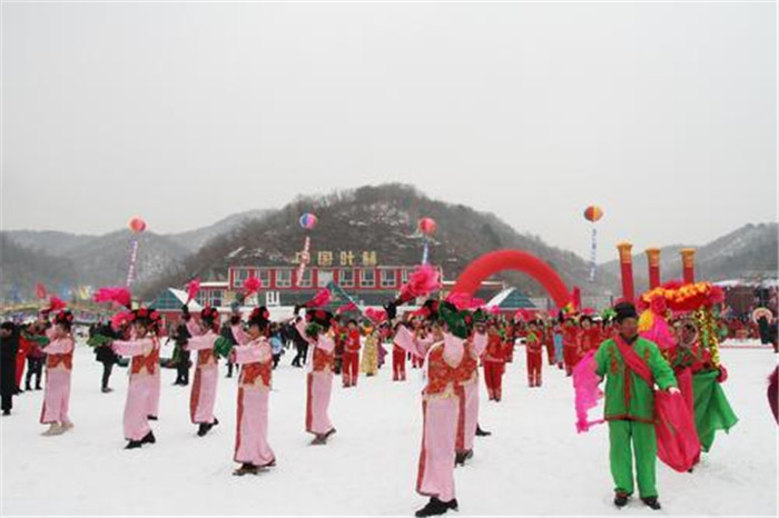 四平叶赫皇家山滑雪场,相约冰雪嘉年华