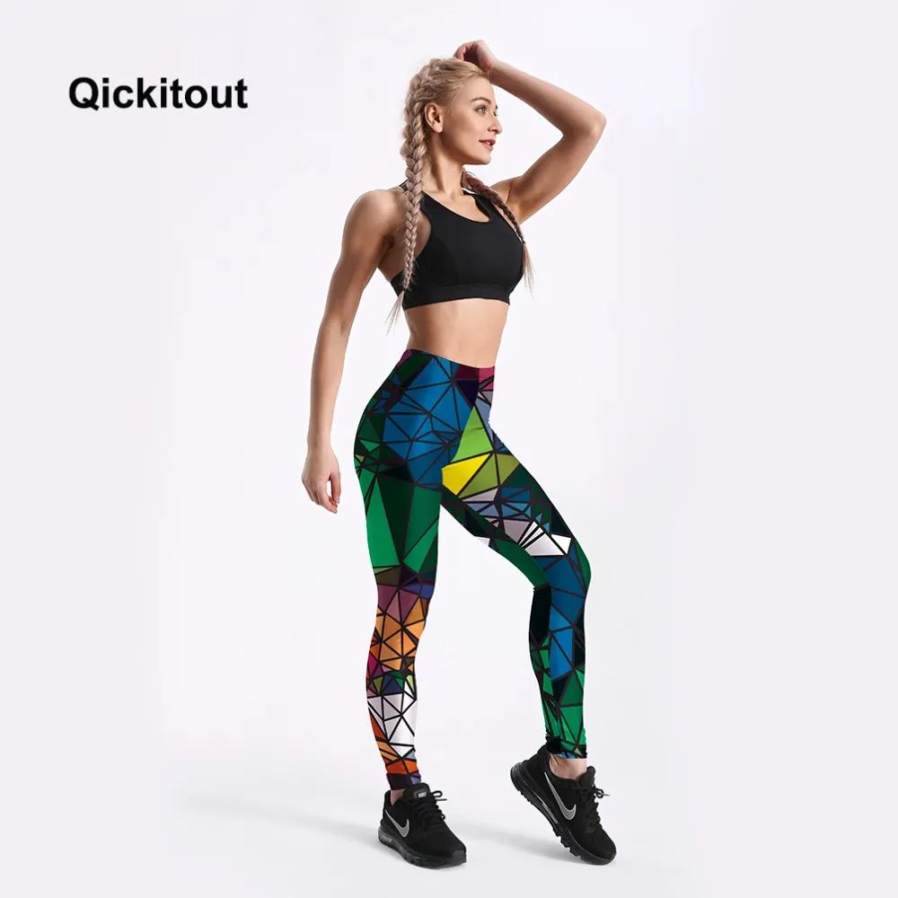 义乌老板研发“闪瞎眼”的打*裤底**，月销2万件，供不应求