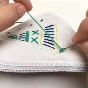 小白鞋怎么改好看,小白鞋变颜色教程