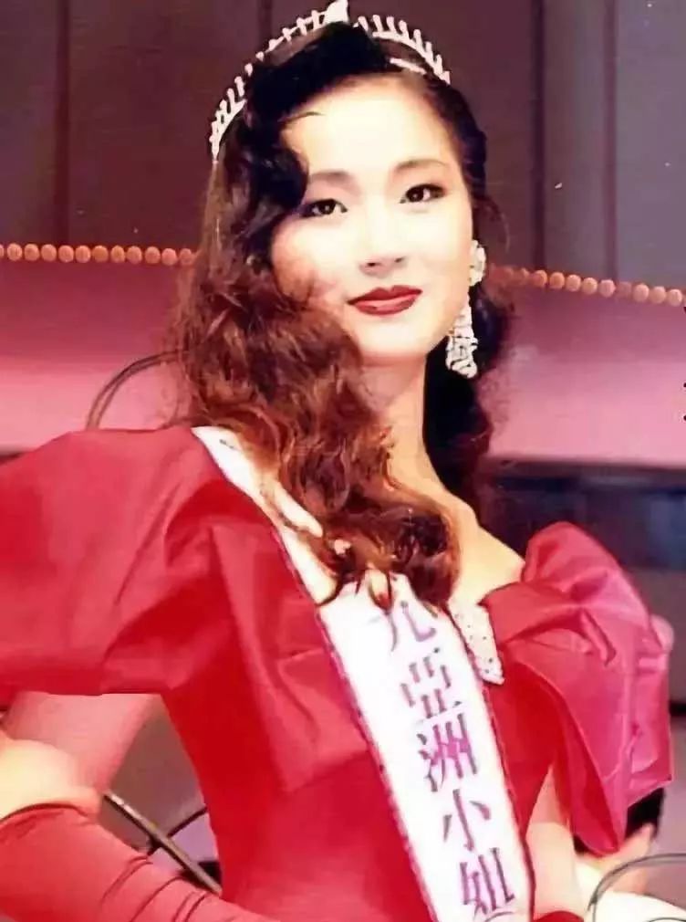 49岁万绮雯近照曝光,50岁万绮雯素颜照片