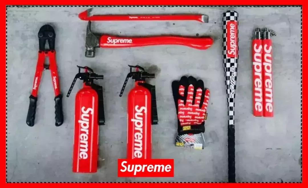 一份报纸200块，一块板砖卖6000？Supreme凭什么这么火？