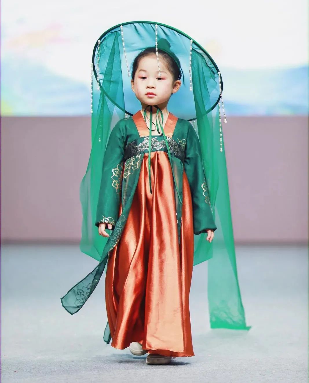 杭州国际时装周什么时候开始,杭州国际时装周视频