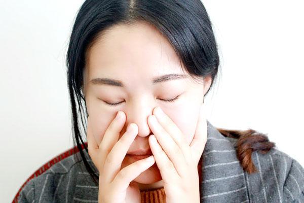 唇边有小胡子怎么回事,女性唇边长胡子什么原因