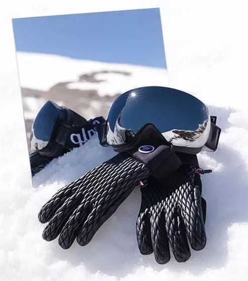 都穿什么牌子滑雪服,哪个牌子的滑雪服最好看