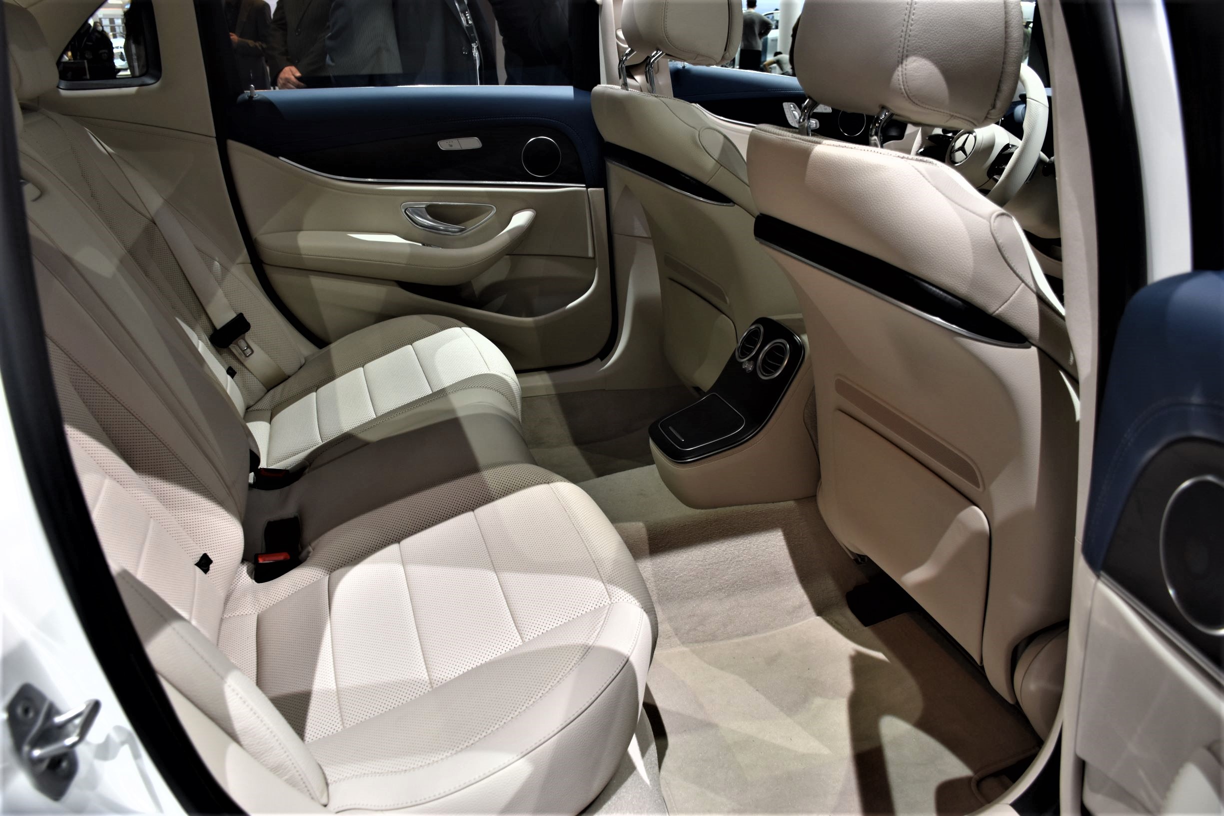 静态体验奔驰e,静态感受奔驰e300l2022款