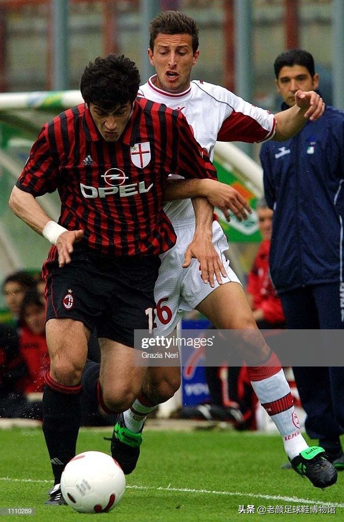 1600万欧的米兰左后卫，被伊布弄的身败名裂，退役半年当选副总理