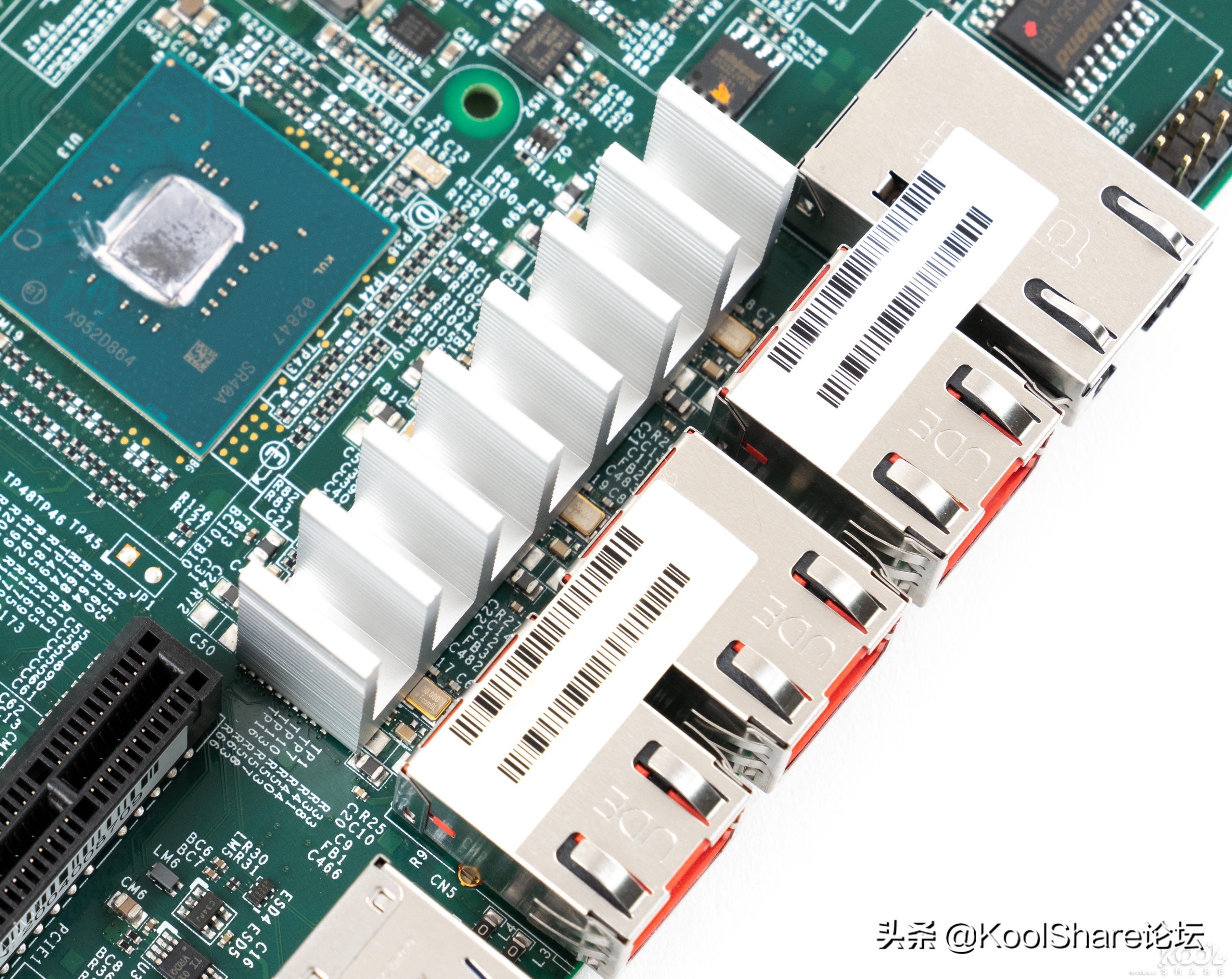 ASUSTOR爱速特旗舰NASAS7110T拆解评测