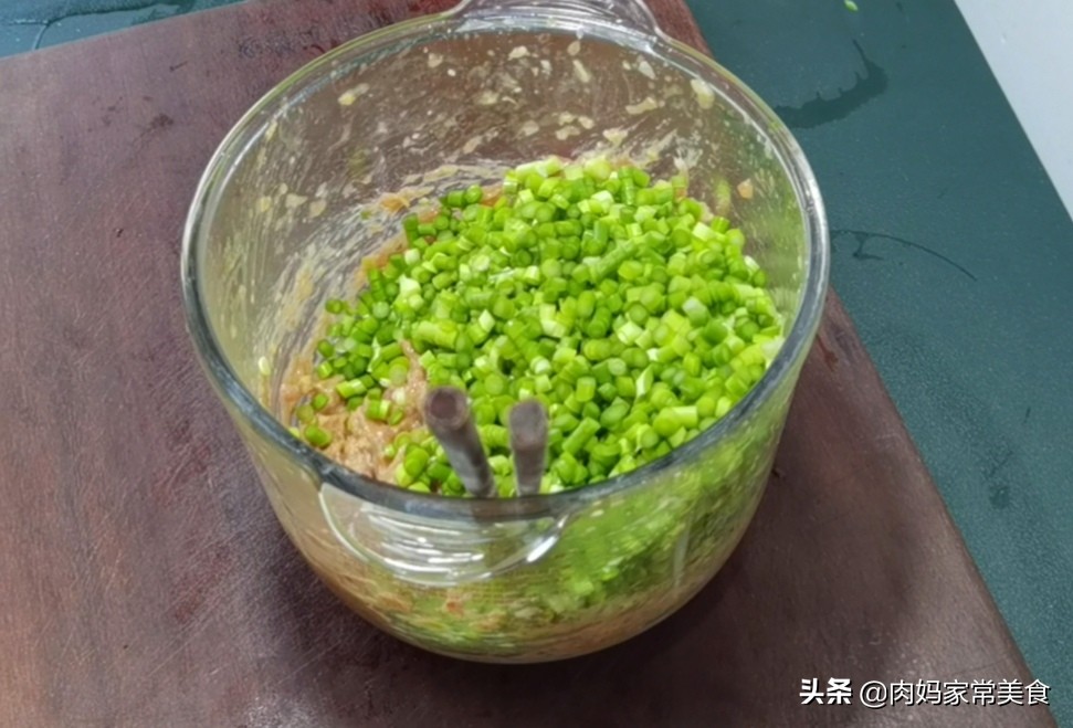 怎样蒸包子才能暄软蓬松不塌皮,图文讲解在家轻松蒸包子的方法