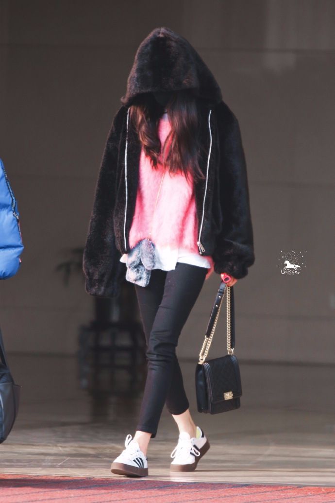 杨幂露腿穿搭,杨幂露腿穿搭秋冬