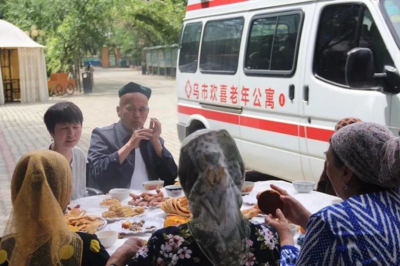 *疆新**欢喜老年公寓创始人热孜亚：她用爱为老人心中照进一束光