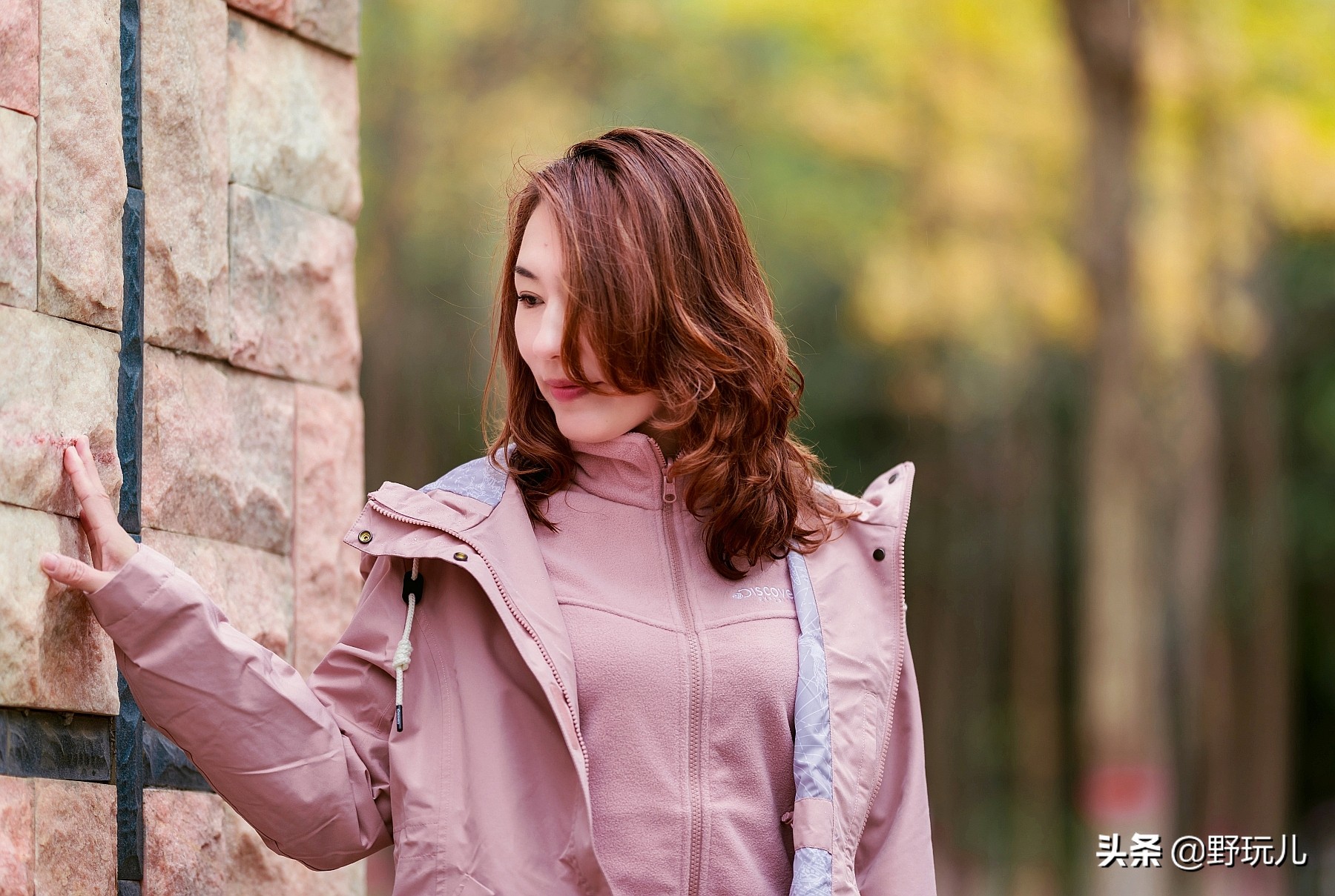 既时尚又实用的冲锋衣,简约而不简单的冲锋衣奢潮