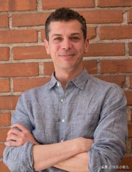 男艺术家一丝不挂表现“艺术”,宝妈做法引众怒,网友:扭曲的爱