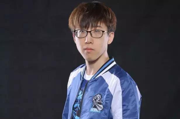 魔兽争霸xiaoy解说3vs3,xiaoy魔兽争霸skyvsmoon决赛