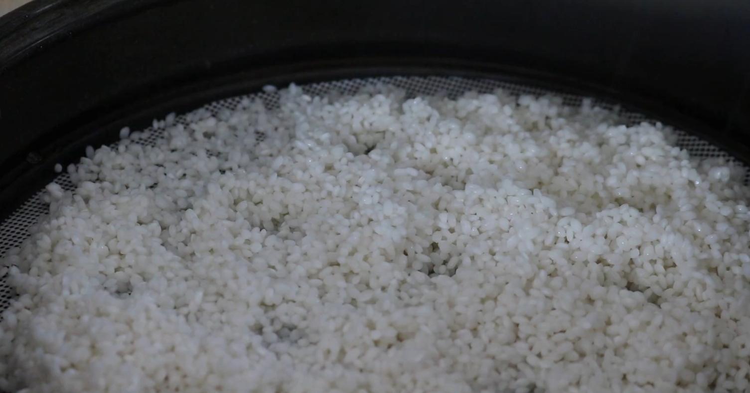 糯米这样做3斤都不够吃蓬松软糯,糯米做甜好吃还是咸的好吃