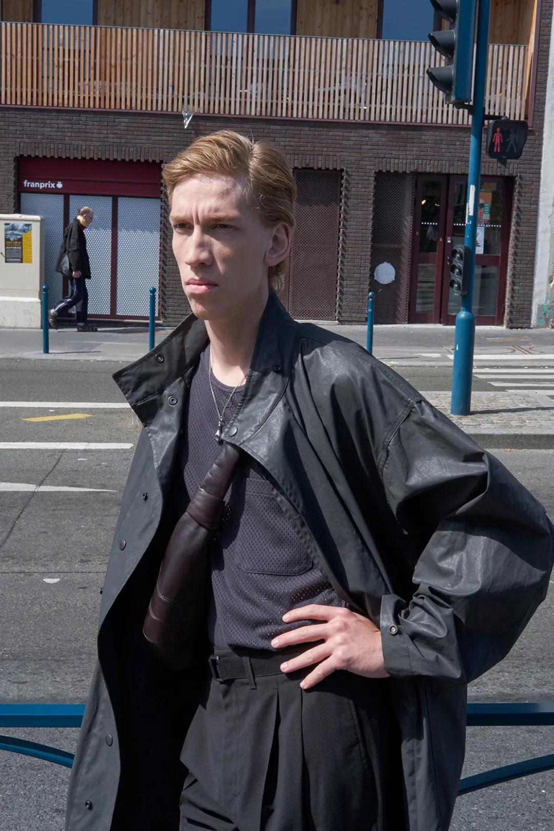 不再“机车”，能穿出极简风的「皮外套」让男人更性感