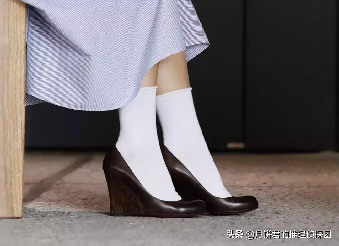 日本女生穿凉鞋配袜子,日本漂亮女生穿凉鞋