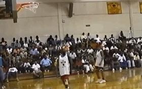 nba2kol文斯卡特98版扣篮动作,文斯卡特大风车扣篮背后角度